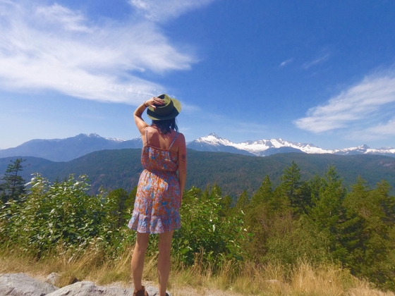 cara-curans wearing a hat looking at the nature.